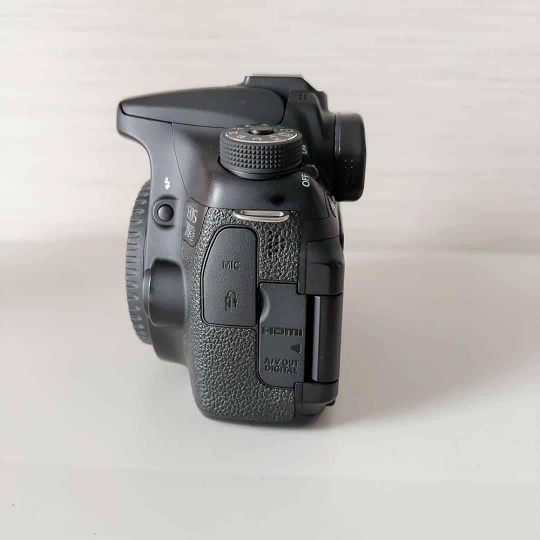 Canon EOS 70D ダブル ズーム レンズキット 一眼レフカメラ