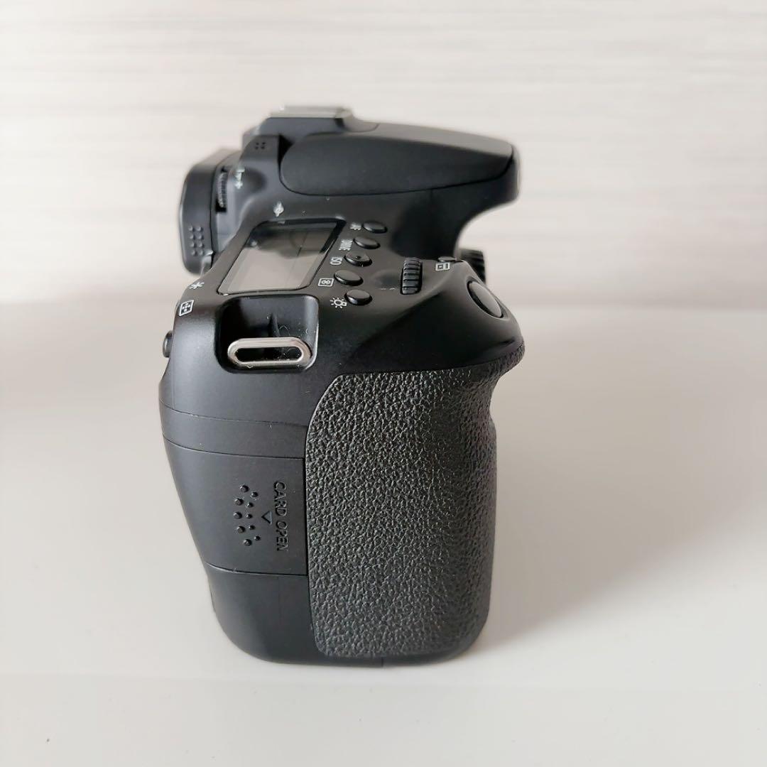 Canon EOS 70D ダブル ズーム レンズキット 一眼レフカメラ