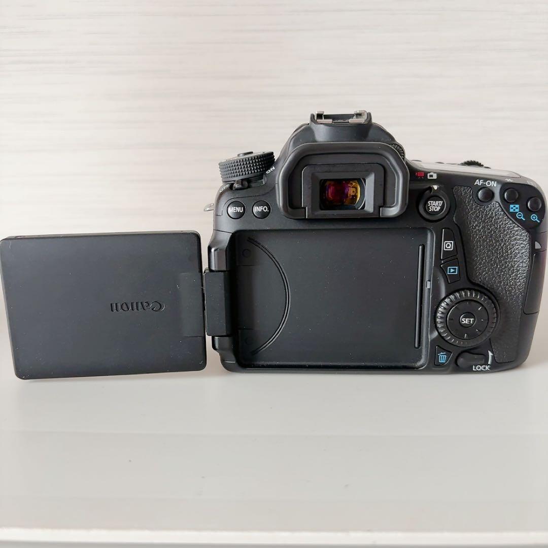 Canon EOS 70D ダブル ズーム レンズキット 一眼レフカメラ