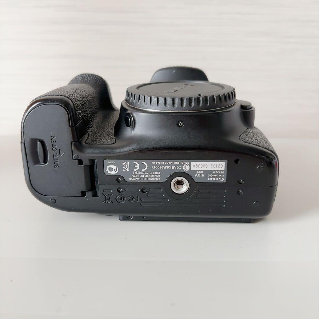 Canon EOS 70D ダブル ズーム レンズキット 一眼レフカメラ