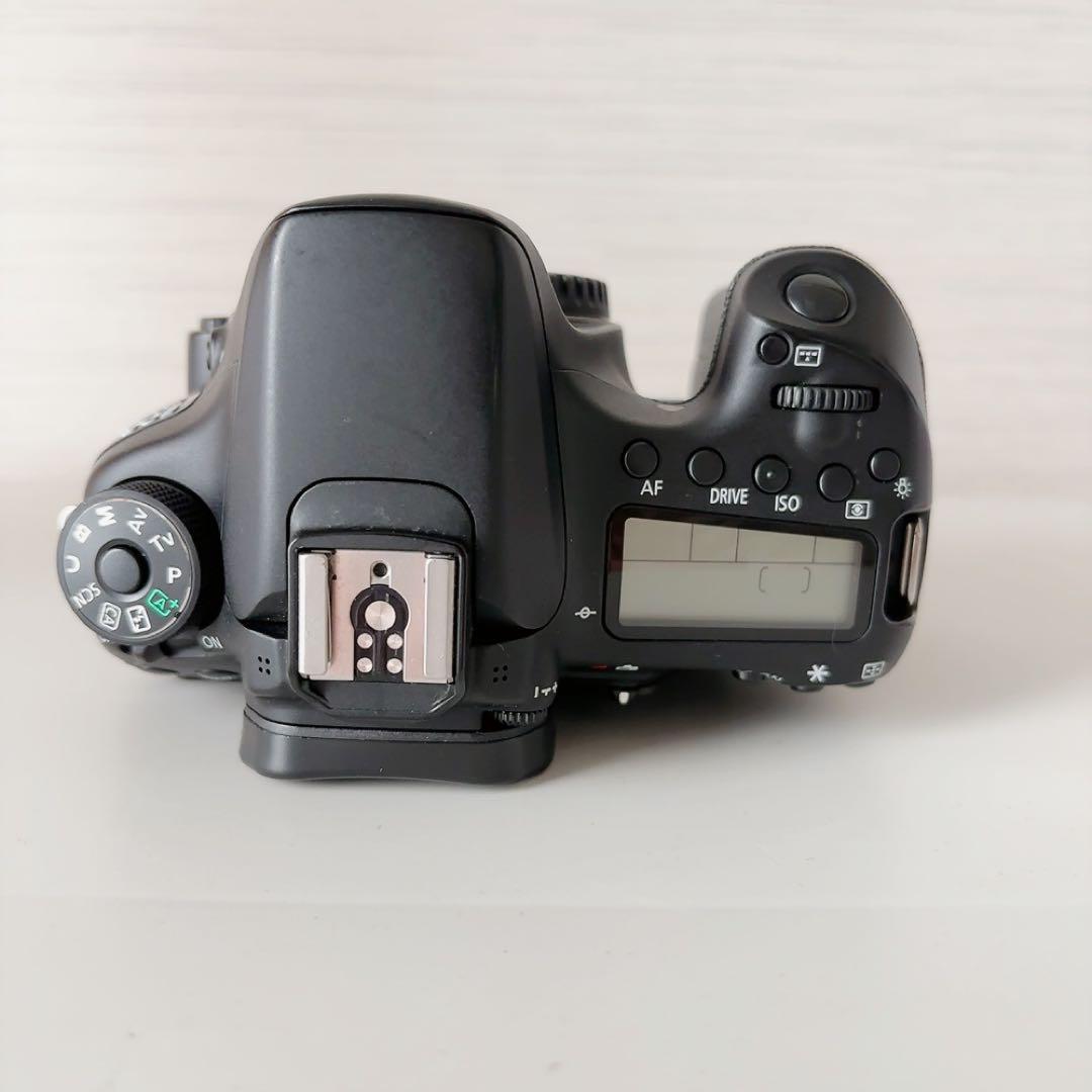 Canon EOS 70D ダブル ズーム レンズキット 一眼レフカメラ