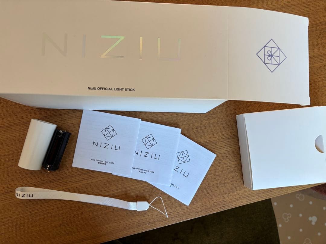 niziu ペンライト　NiziU OFFICIAL LIGHT STICK