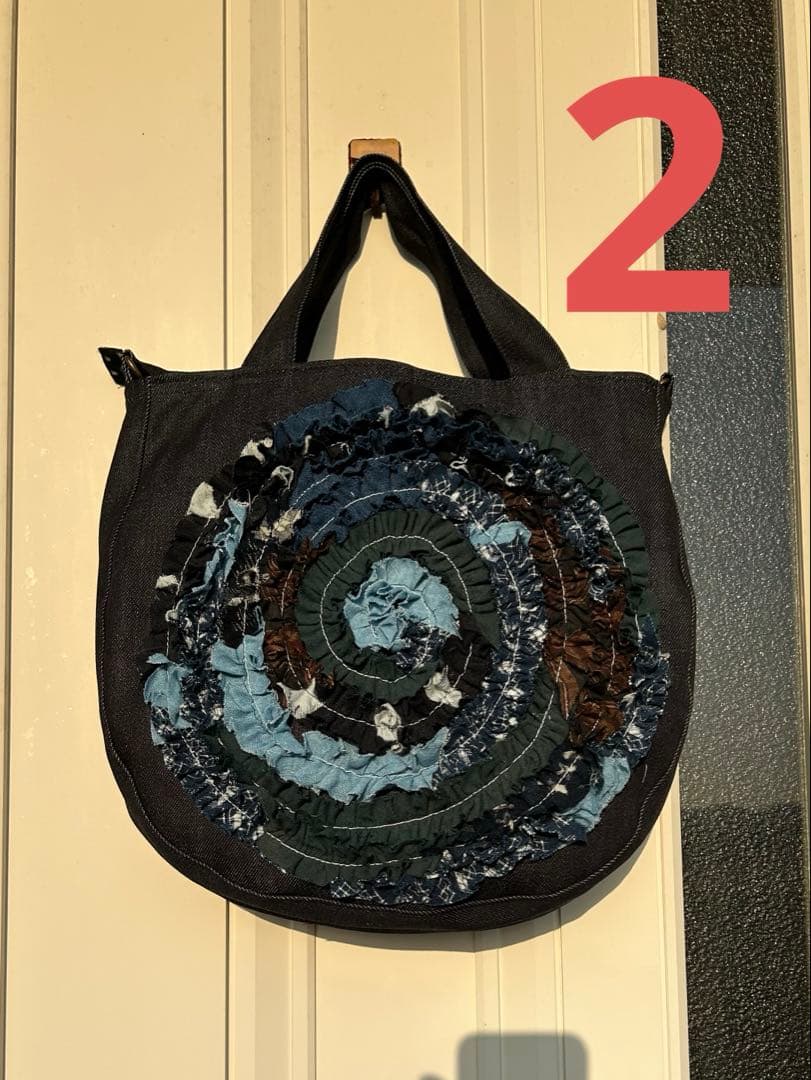 岡山デニムと古布　手作り　渦巻きギャザーフリルトートバッグ　ファスナーあき