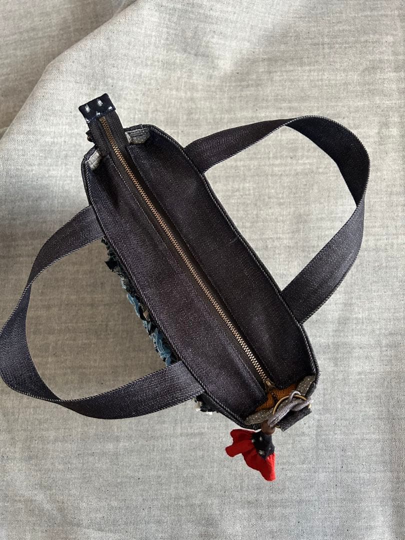 岡山デニムと古布　手作り　渦巻きギャザーフリルトートバッグ　ファスナーあき