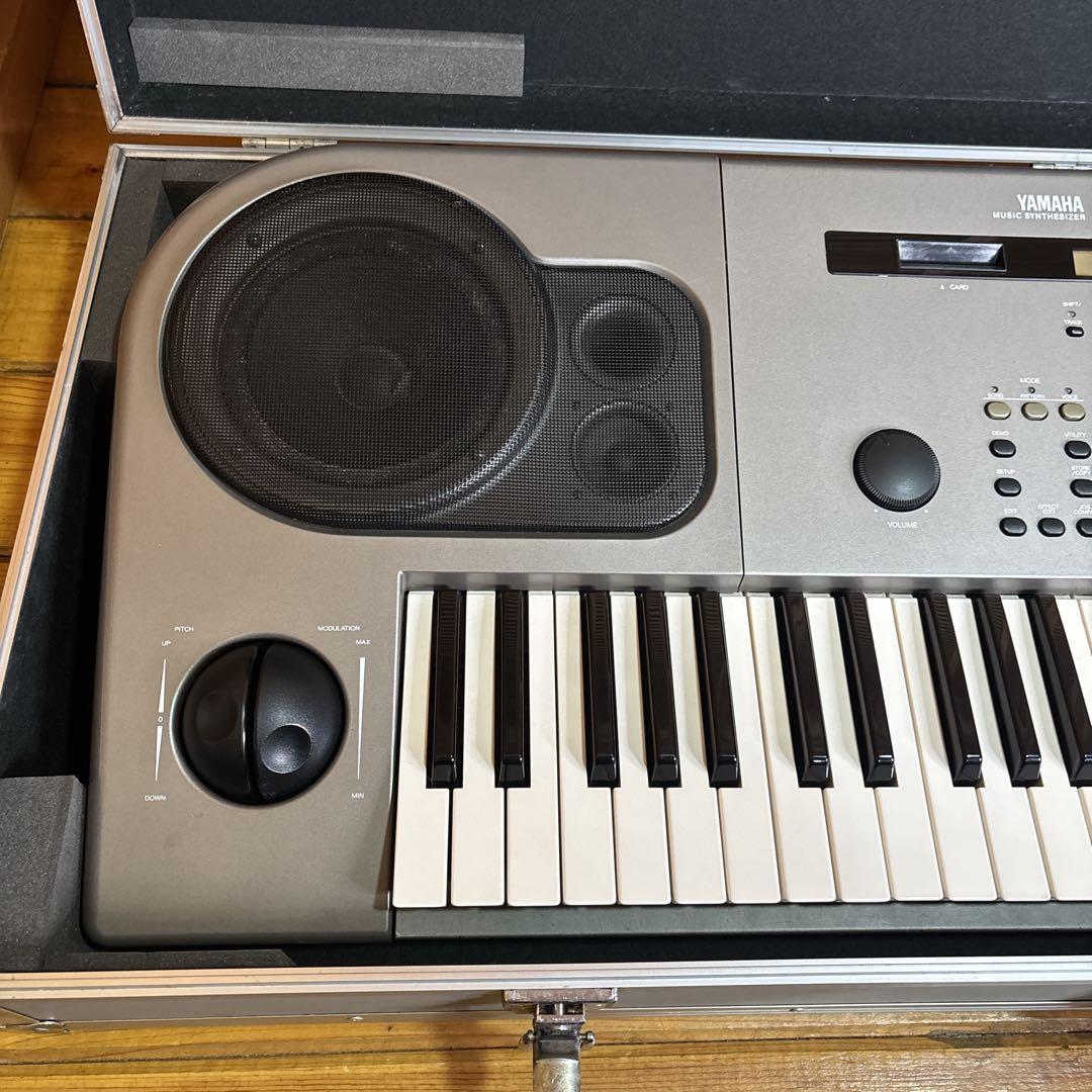 【小室哲哉氏監修】 YAMAHA EOS B500 シンセサイザー ケース付