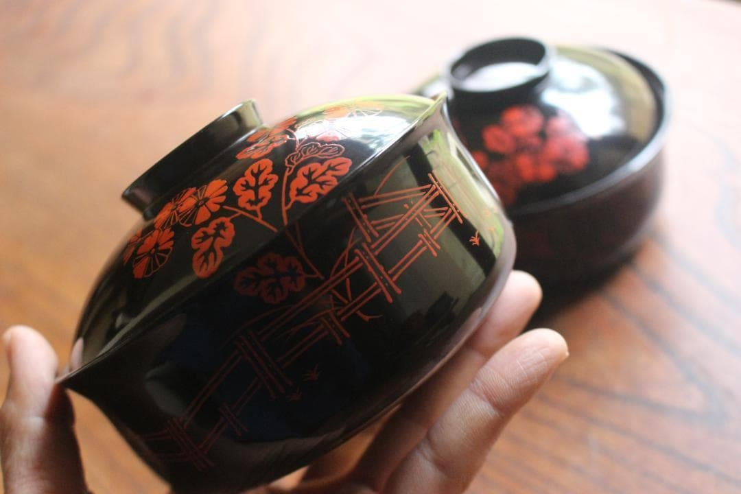 時代逸品！時代黒漆に風情ある朱漆菊文の映える煮物椀2点（検輪島塗雑煮椀漆器吉野塗