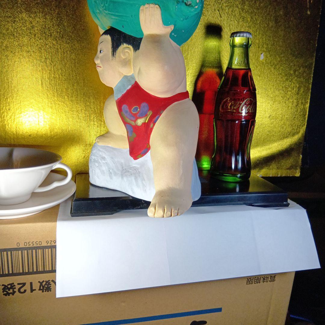 力士のフィギュア 青い桶