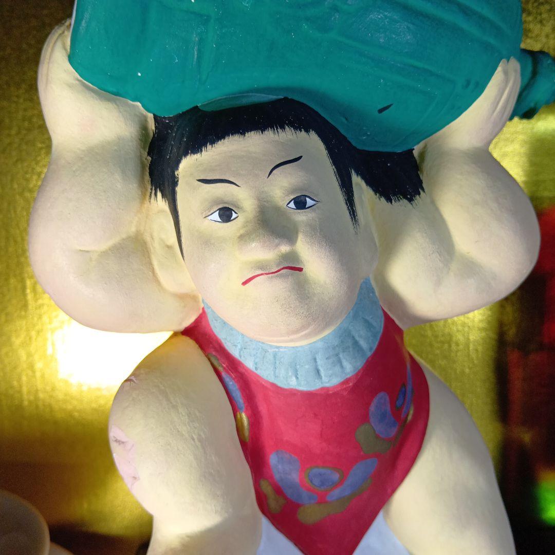 力士のフィギュア 青い桶