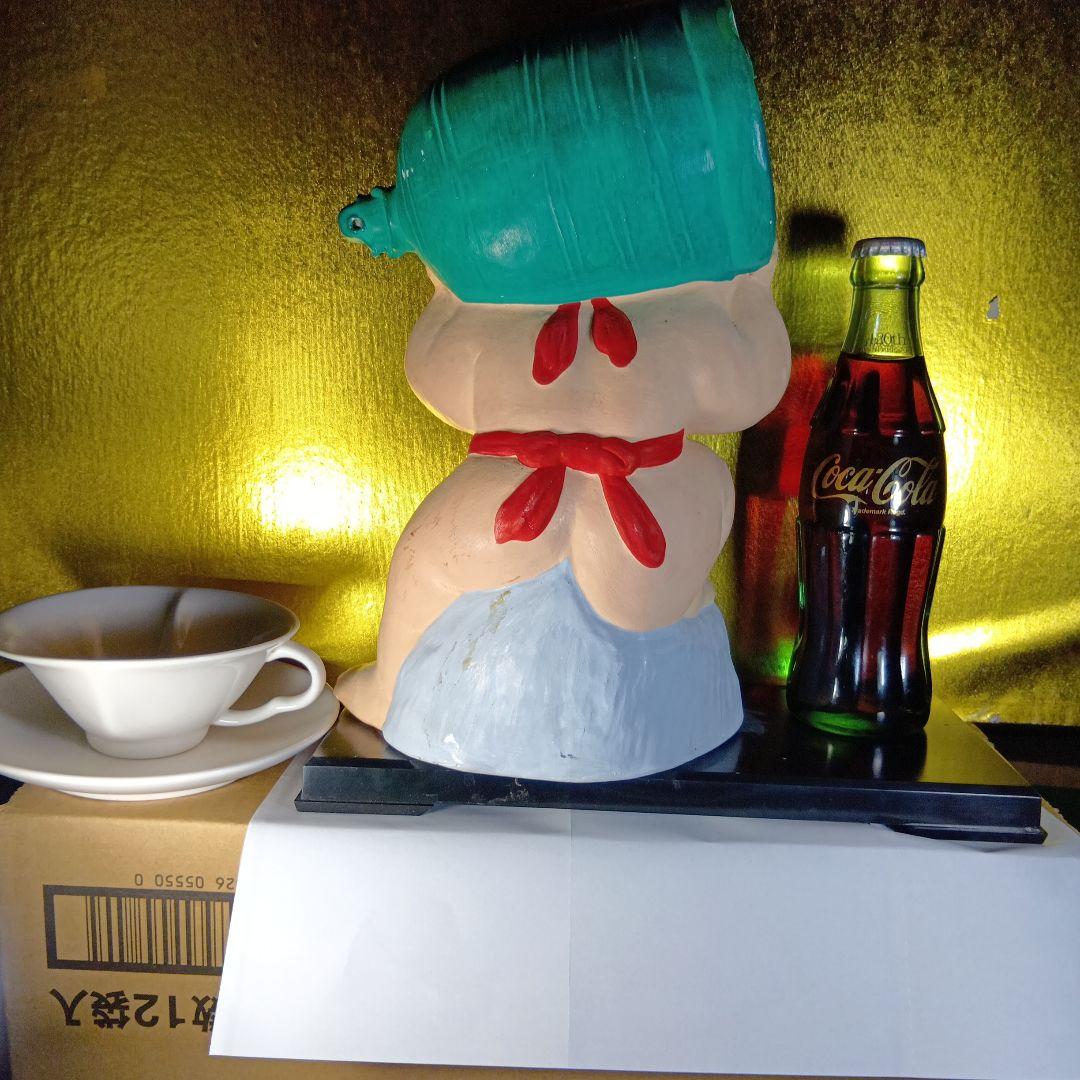 力士のフィギュア 青い桶