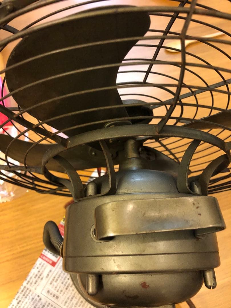 羽まで鉄！　奇跡の保存状態　完全通電品　昭和レトロ　扇風機　日立　首振り風量調整