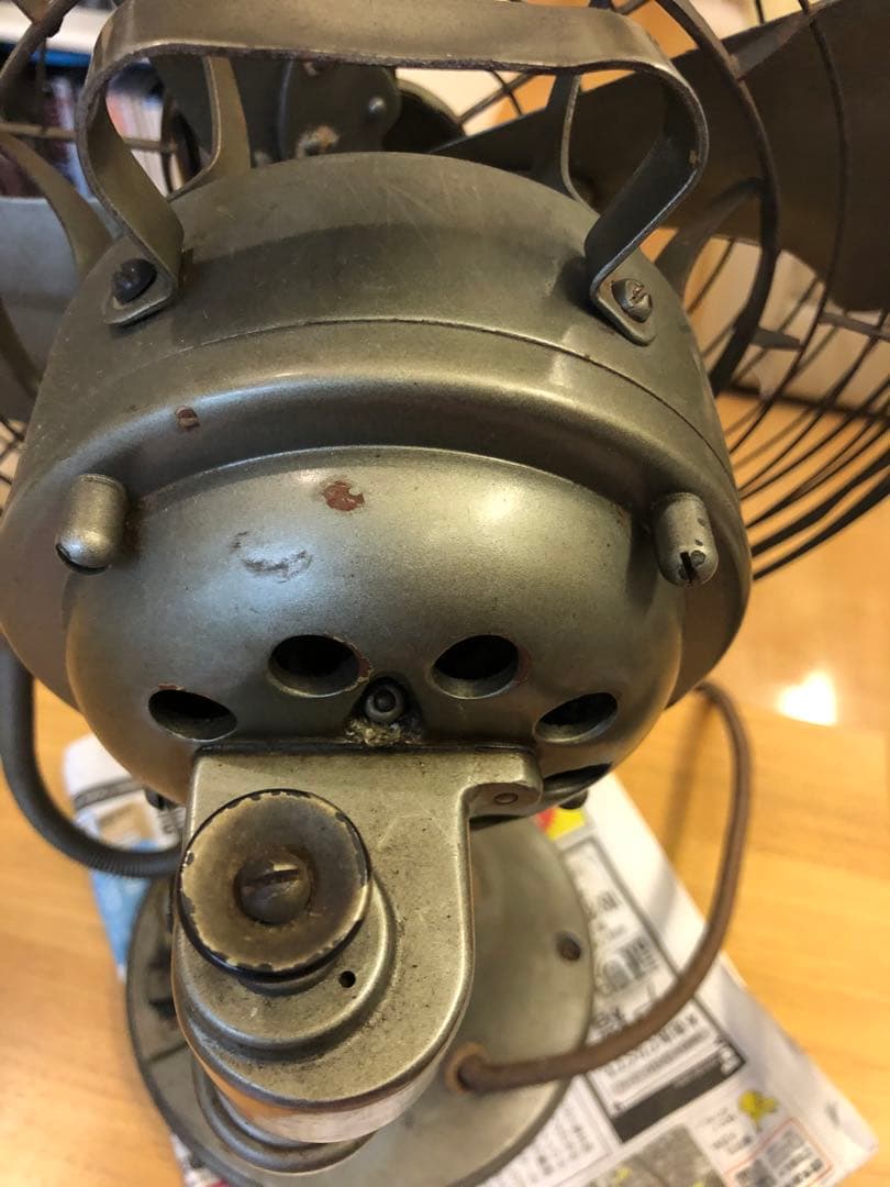 羽まで鉄！　奇跡の保存状態　完全通電品　昭和レトロ　扇風機　日立　首振り風量調整