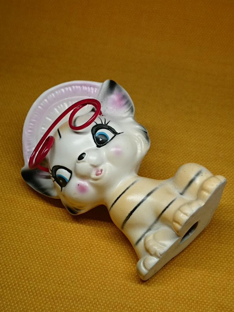 ネコ　猫　白猫　陶器　オブジェ　置物　インテリア　工芸品　美術品　A3326