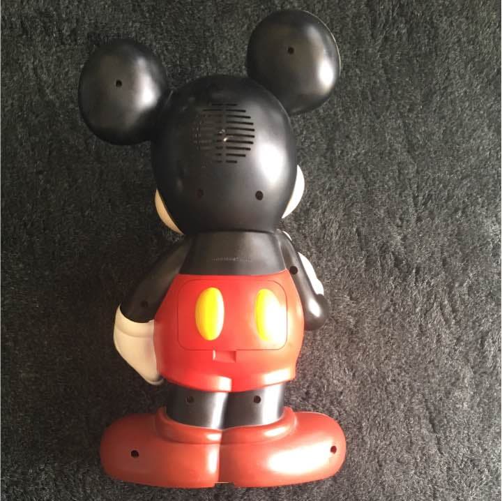 ディズニー ミッキーマウスのかなり大きめの置き時計です。