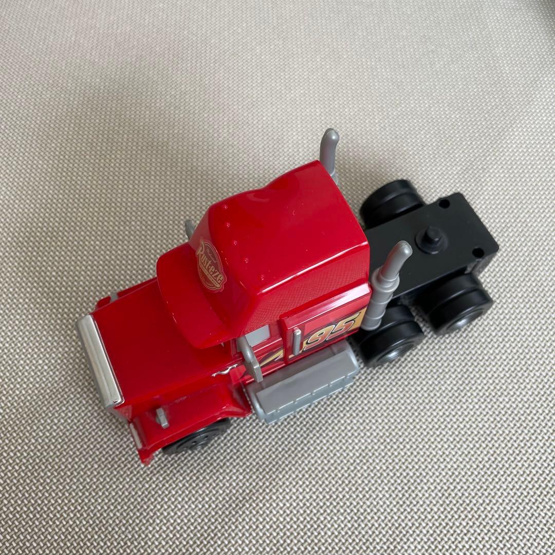 【廃盤】トミカ カーズ　たくさんのせよう! 大きなマック トレーラー 24台収納