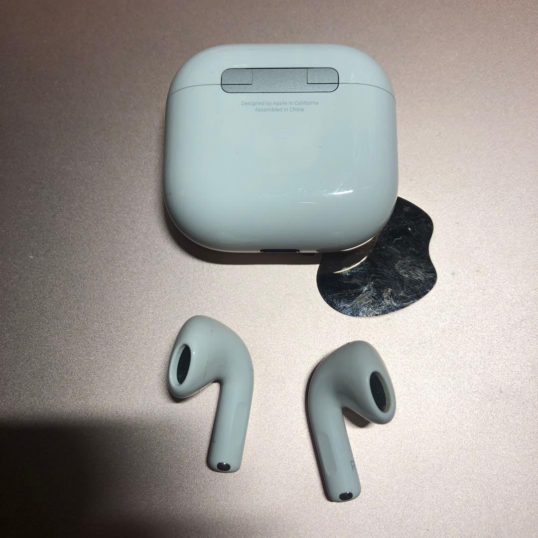 Apple AirPods 第4世代　アクティブノイズキャンセリングなし