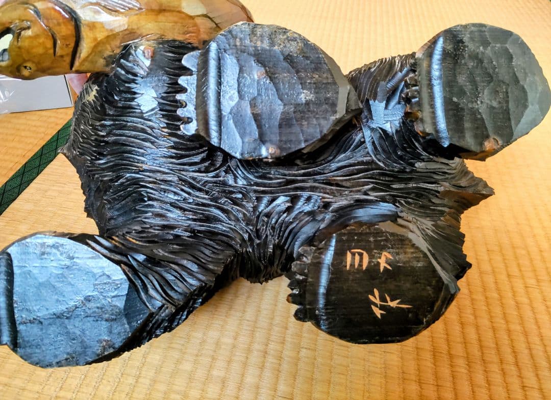 木彫りクマと鮭の置物 約38cm