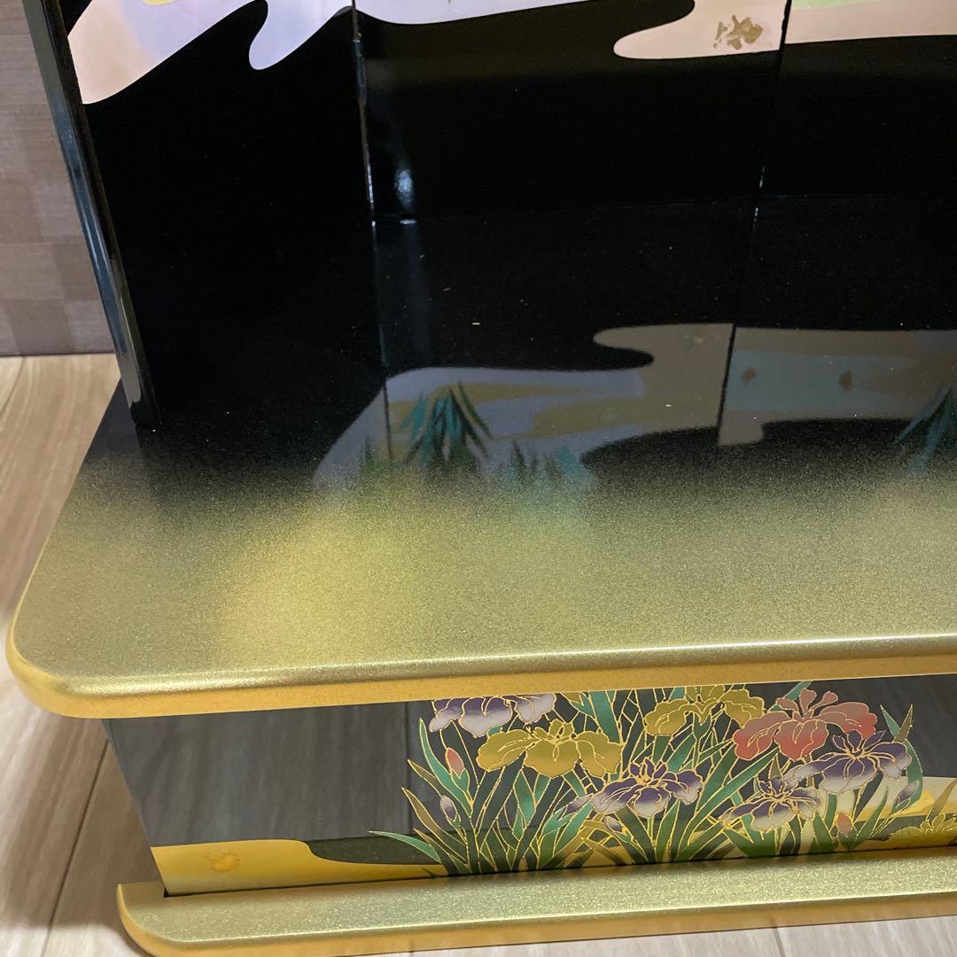 五月人形　端午の節句　飾り台と屏風　菖蒲柄