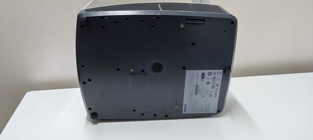 BenQ WXGA対応 超短焦点プロジェクター MW853UST+