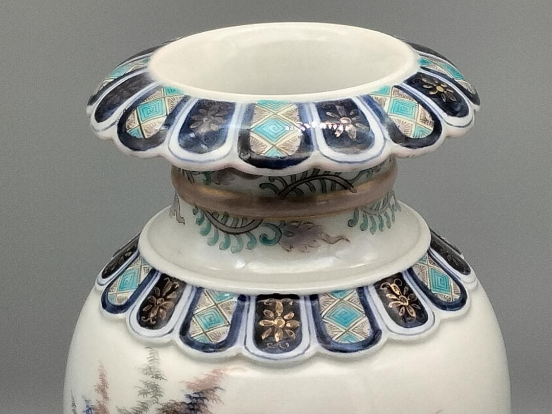 香蘭社明治期 色絵 金彩 輪花 竹林鮎文 花瓶