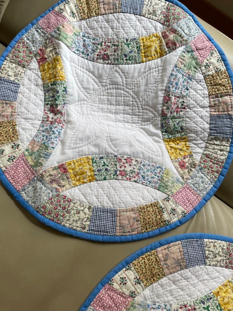 ハンドメイド 円形キルトクッションカバー 直径約44cm 2枚セット