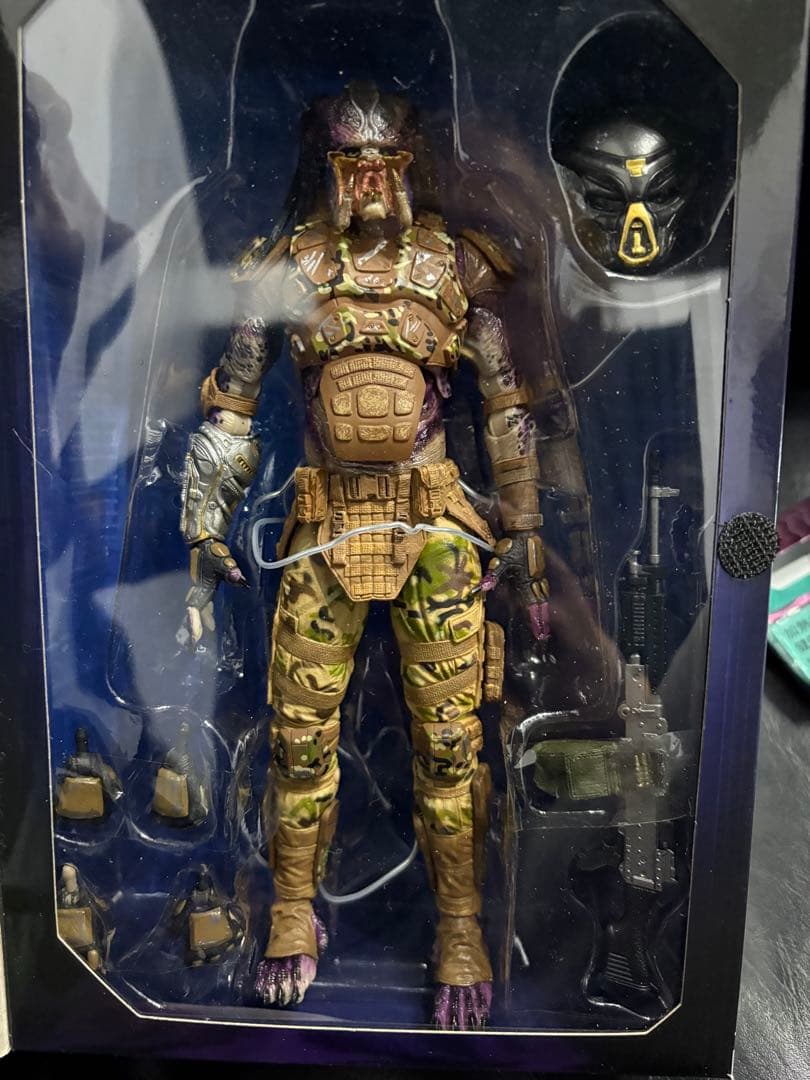 NECA プレデター エミッサリー1 フィギュア