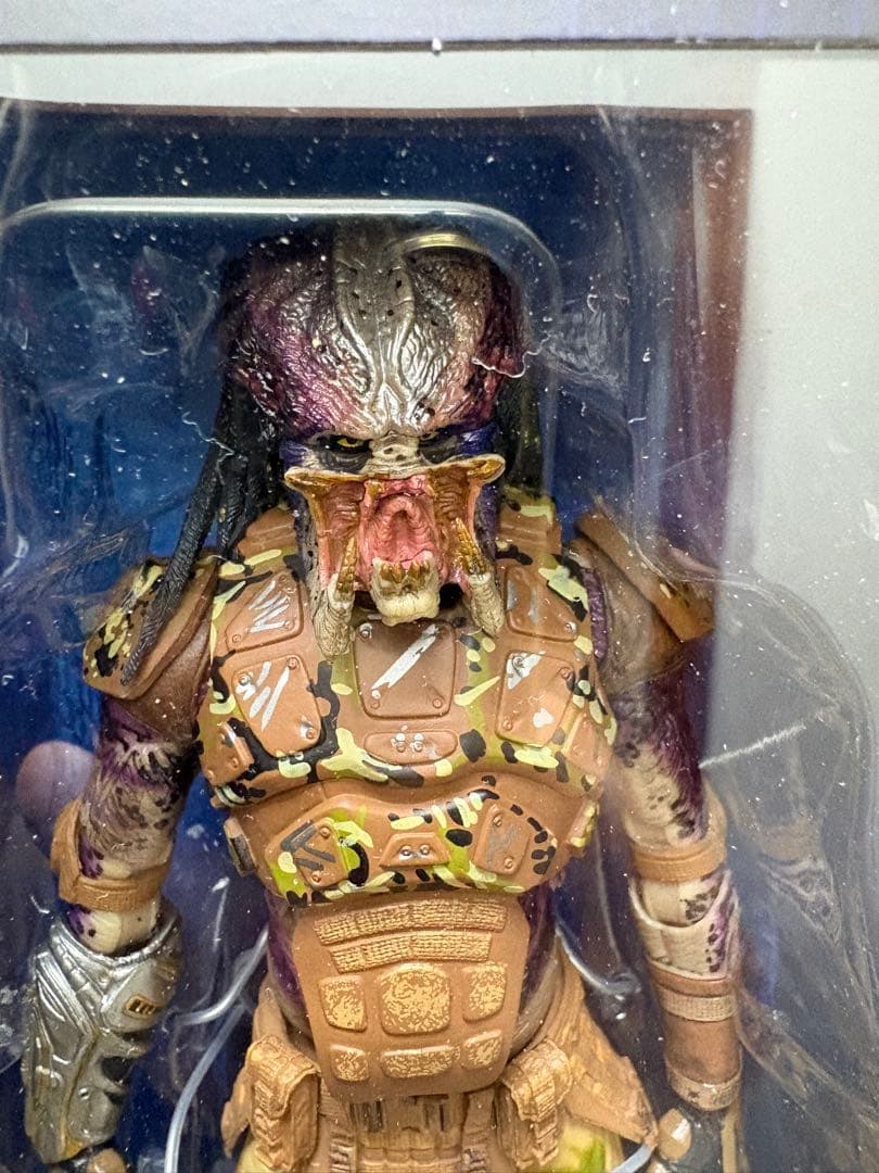 NECA プレデター エミッサリー1 フィギュア