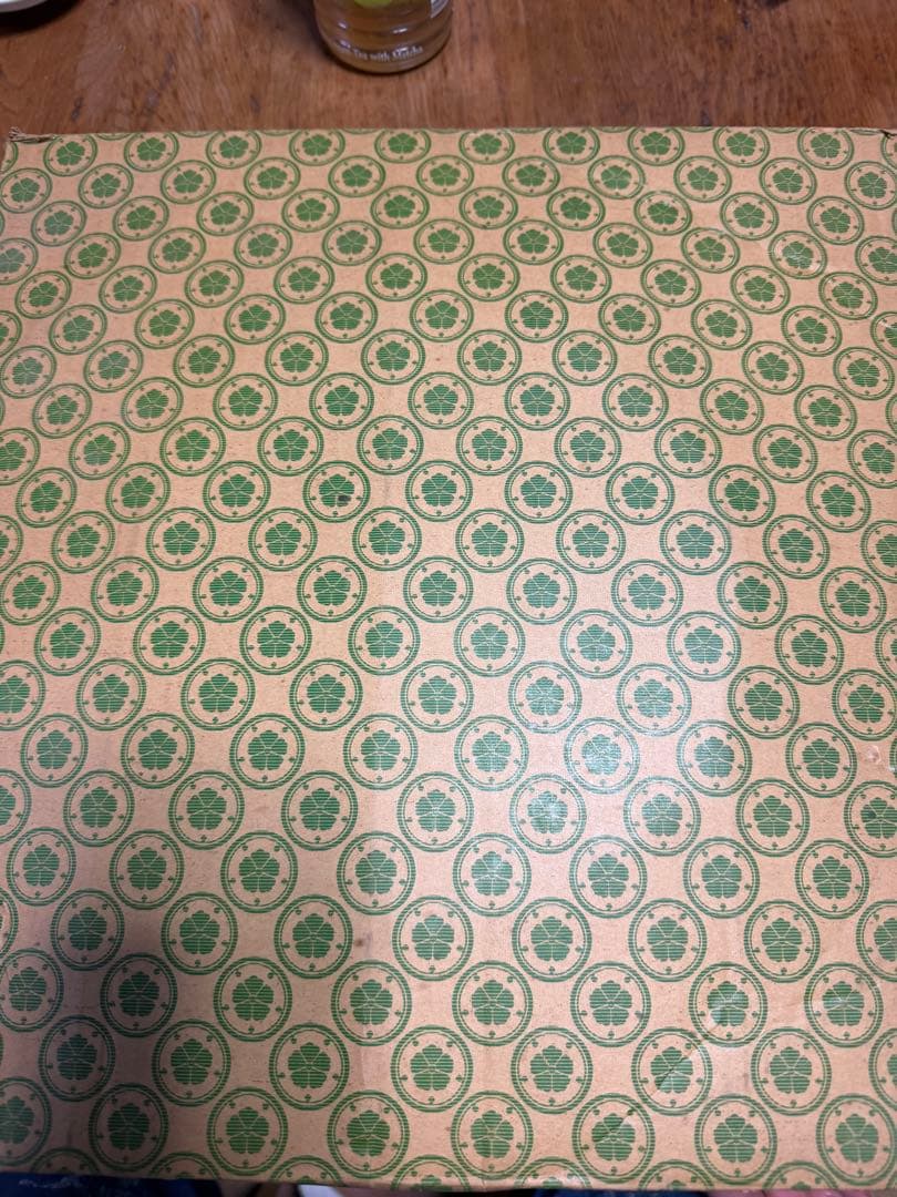 草花模様の大皿 37cm.