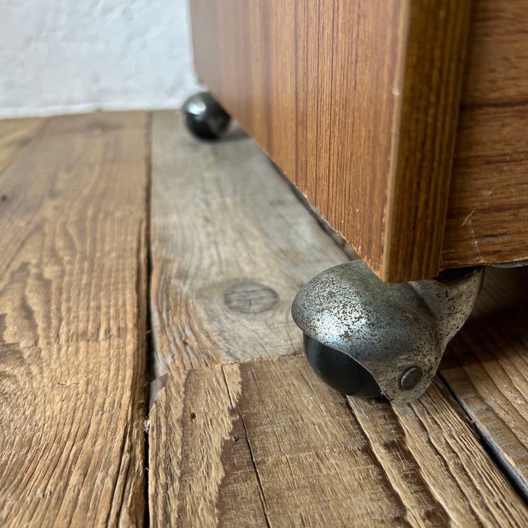 キャスター付きの棚 サイドテーブル