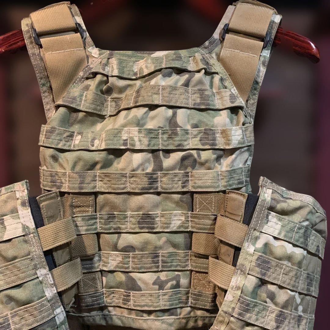 米軍放出品　MSA PARACLETE マルチカム迷彩 プレートキャリア中古