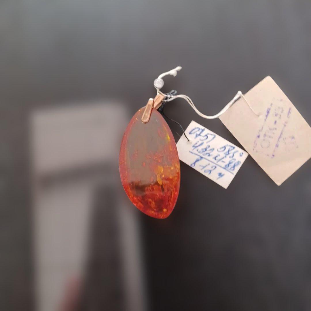 琥珀ペンダントトップ