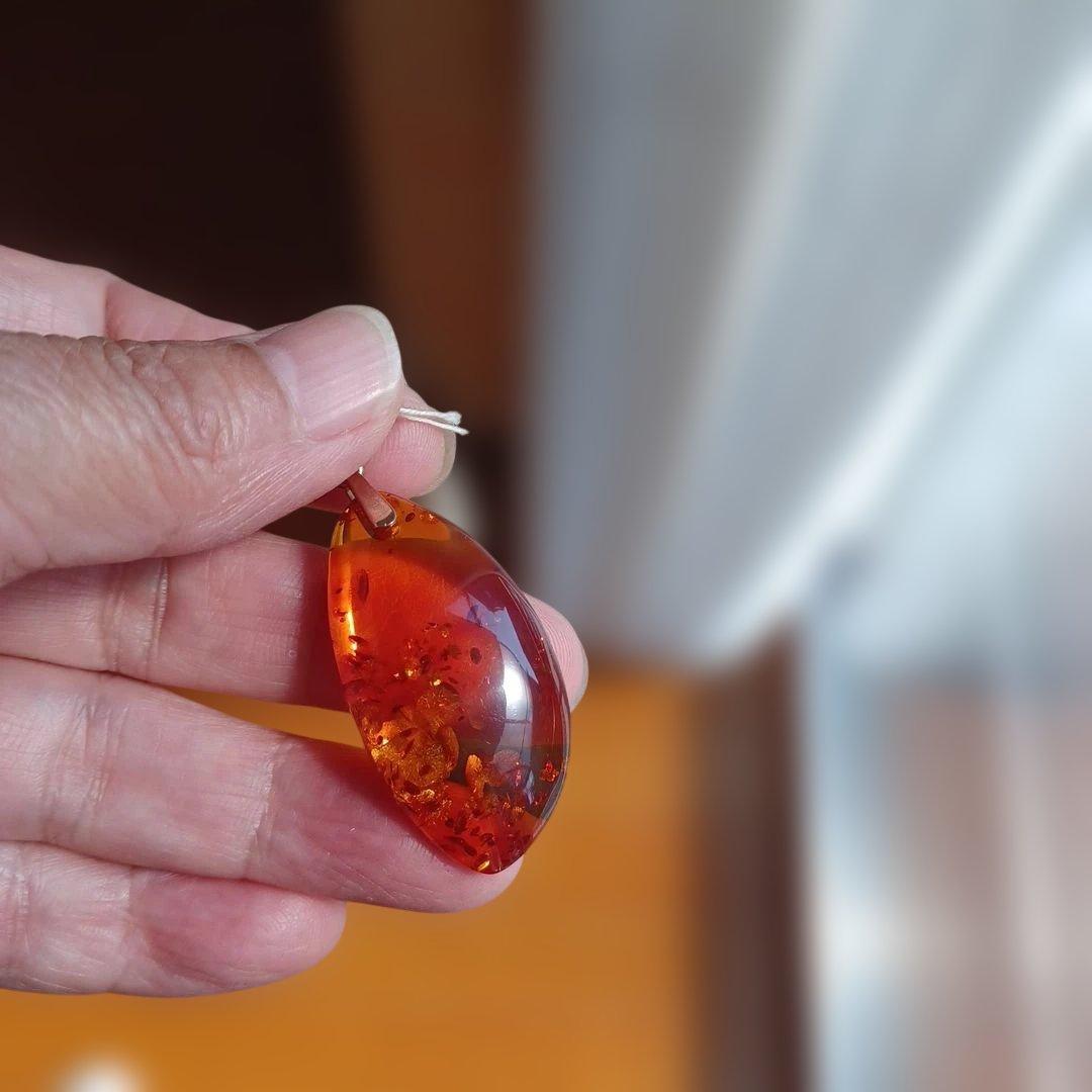 琥珀ペンダントトップ