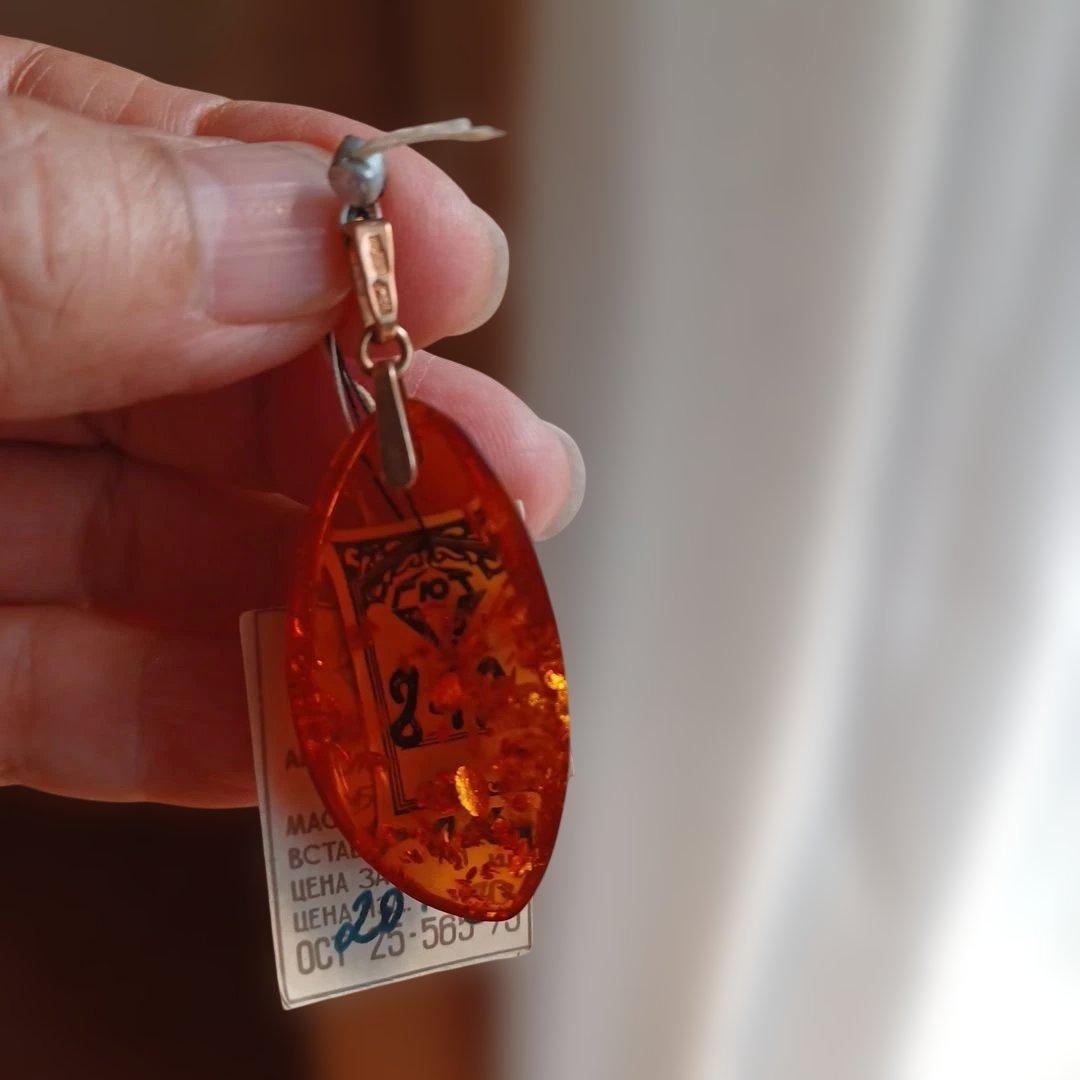 琥珀ペンダントトップ