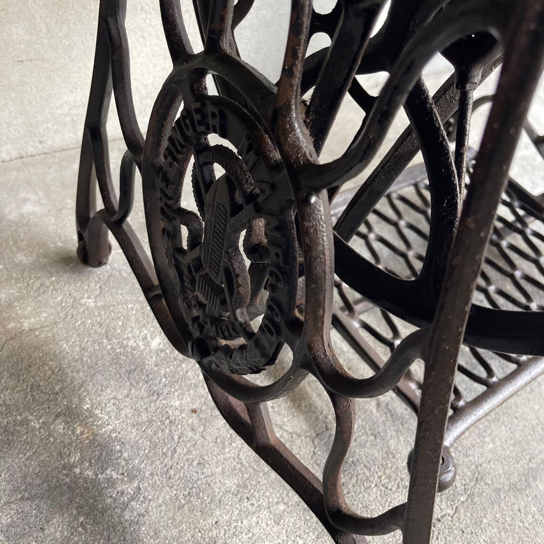 アンティーク　SINGER シンガー網目鉄脚　テーブル 机　鬼目ナット