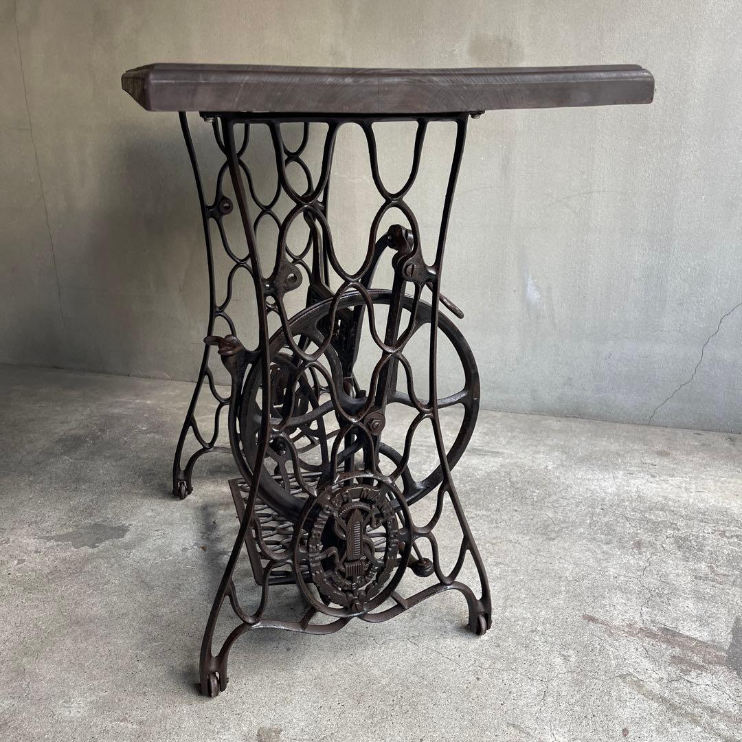 アンティーク　SINGER シンガー網目鉄脚　テーブル 机　鬼目ナット