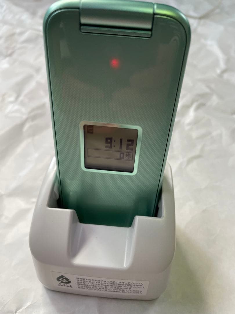 美品　らくらくホン　f-02j SIMロック解除済　充電器つき　docomo