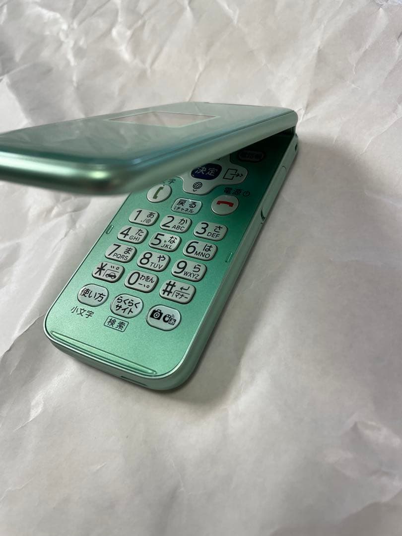美品　らくらくホン　f-02j SIMロック解除済　充電器つき　docomo