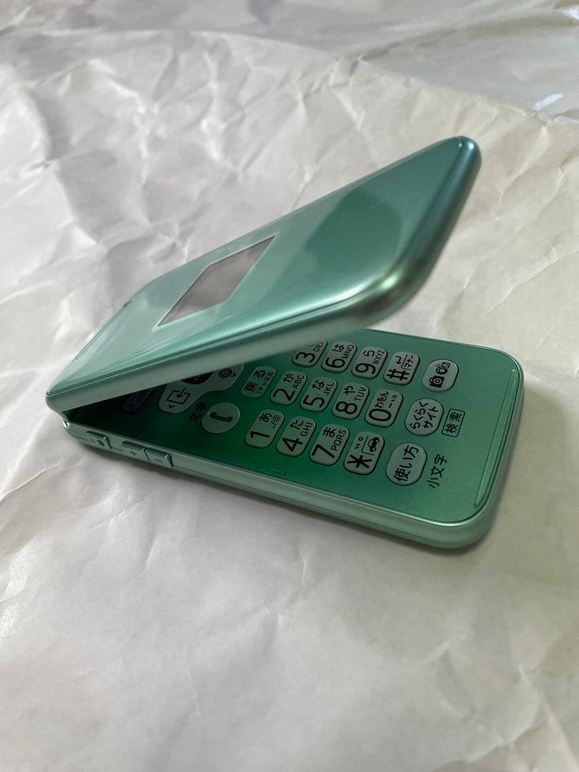 美品　らくらくホン　f-02j SIMロック解除済　充電器つき　docomo