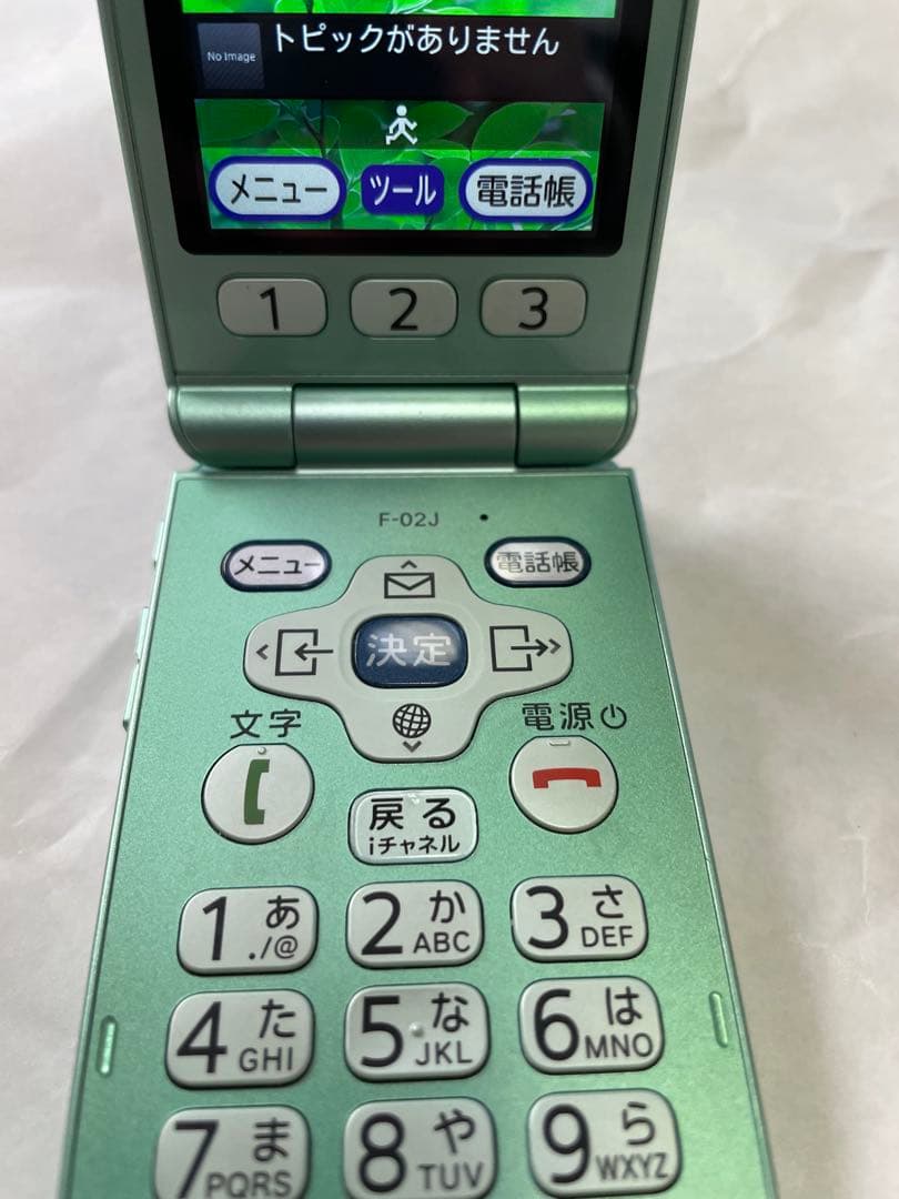 美品　らくらくホン　f-02j SIMロック解除済　充電器つき　docomo