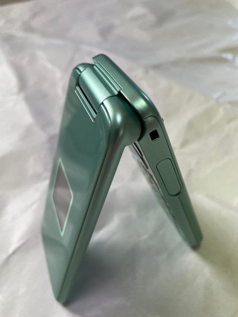 美品　らくらくホン　f-02j SIMロック解除済　充電器つき　docomo