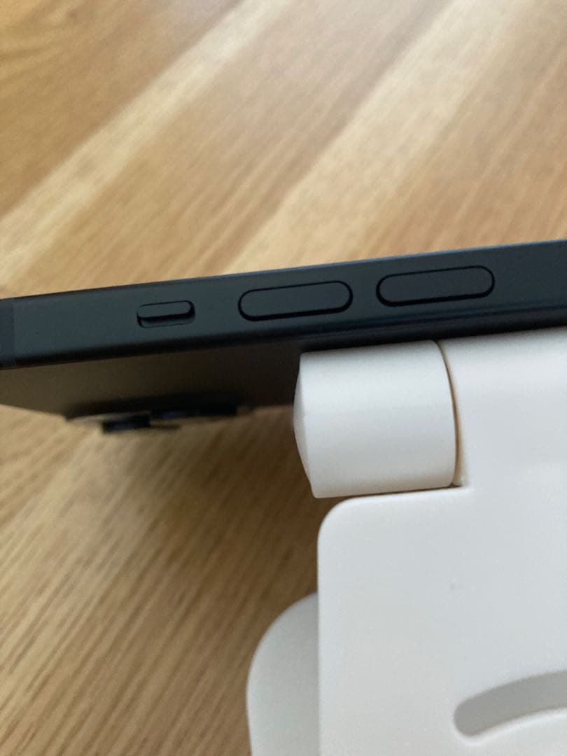 iPhone15本体　128GB