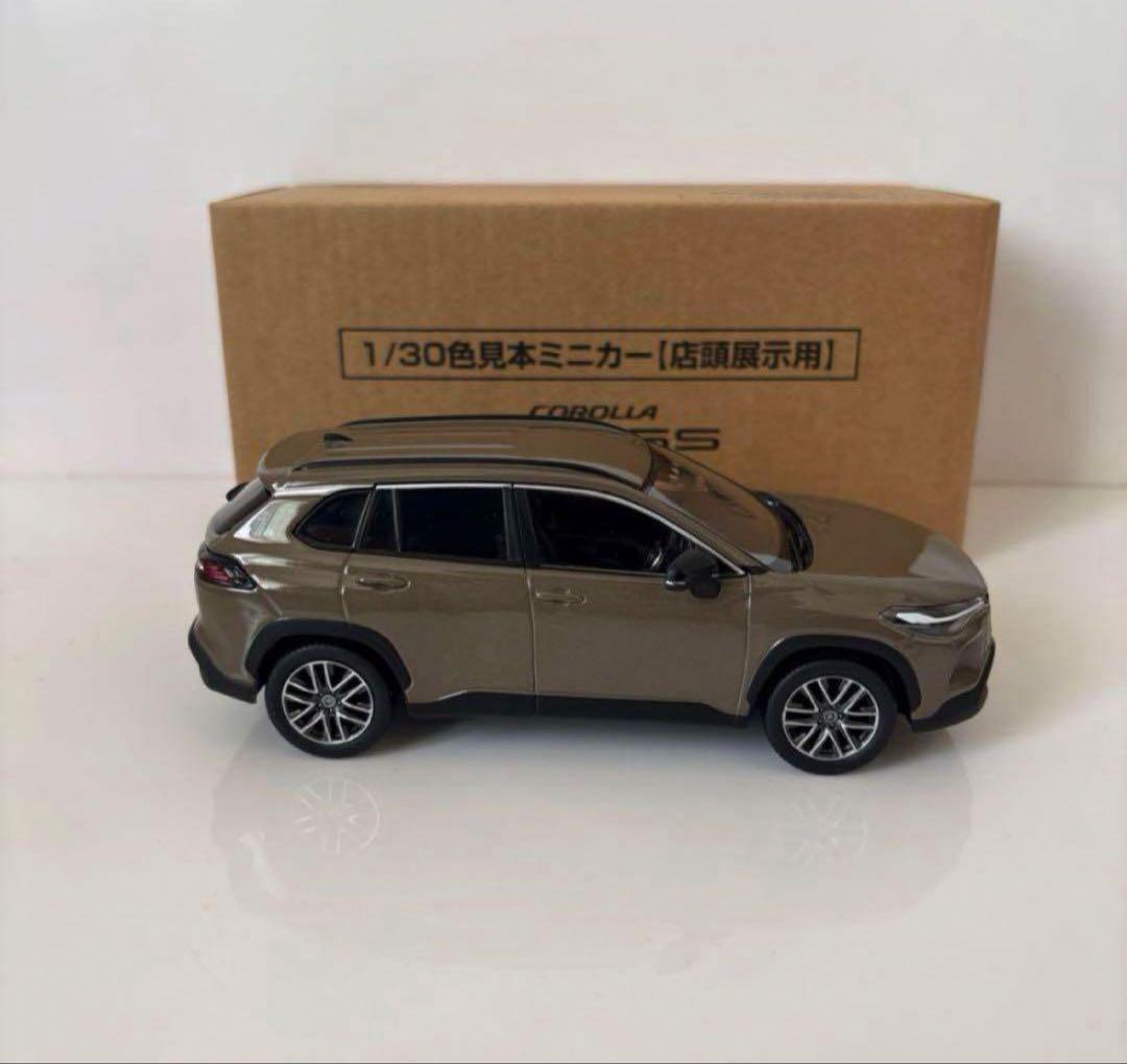 新型カローラクロス 後期型 ミニカー カラーサンプル マッドバス【非売品】