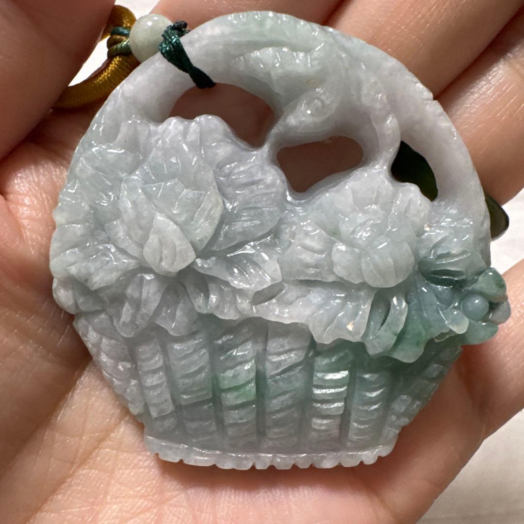 翡翠 花かご彫刻 ペンダント