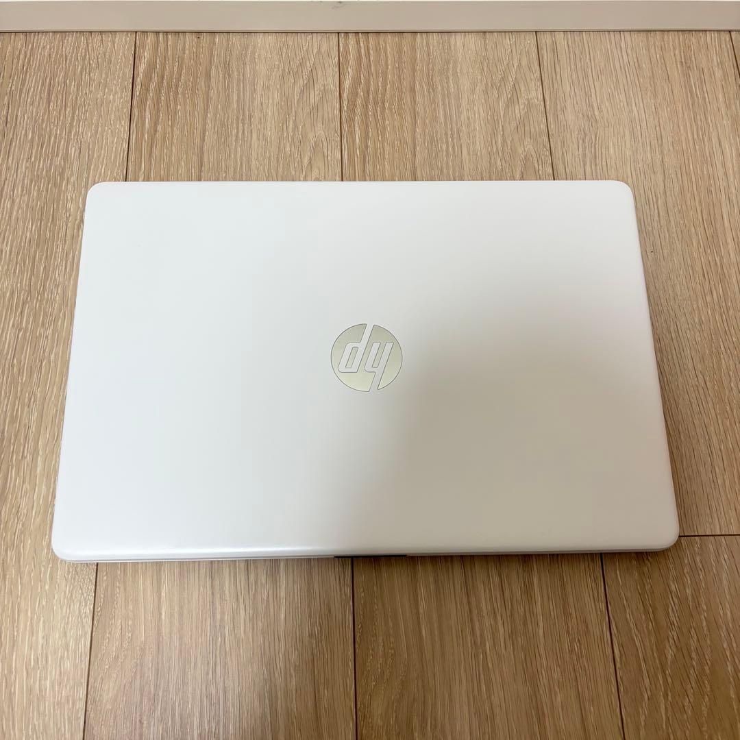 美品 HP 15s ホワイト Core i5 / 8GB / SSD256GB