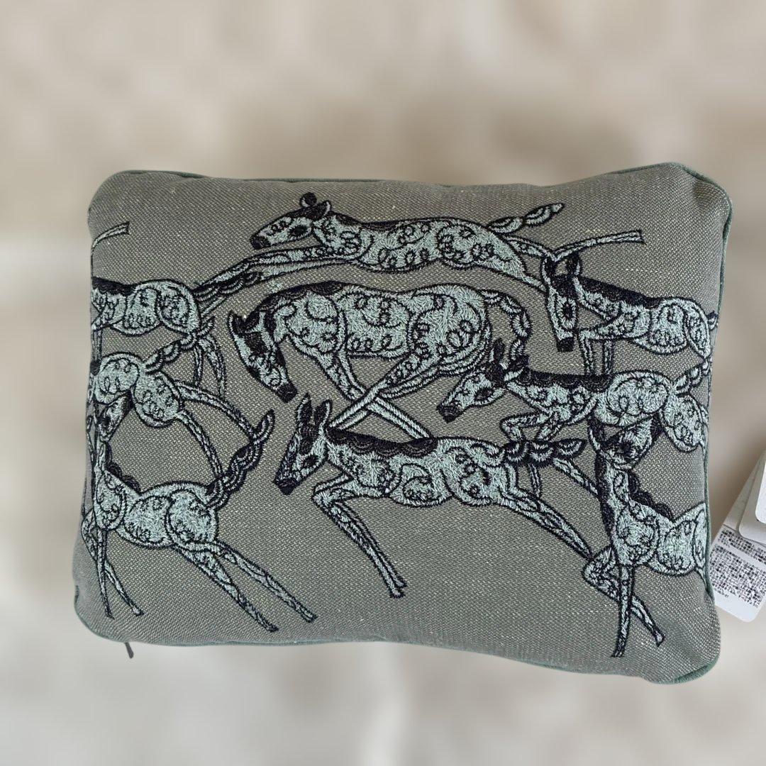 ミナペルホネン gnocchi クッション　papurikko グレー