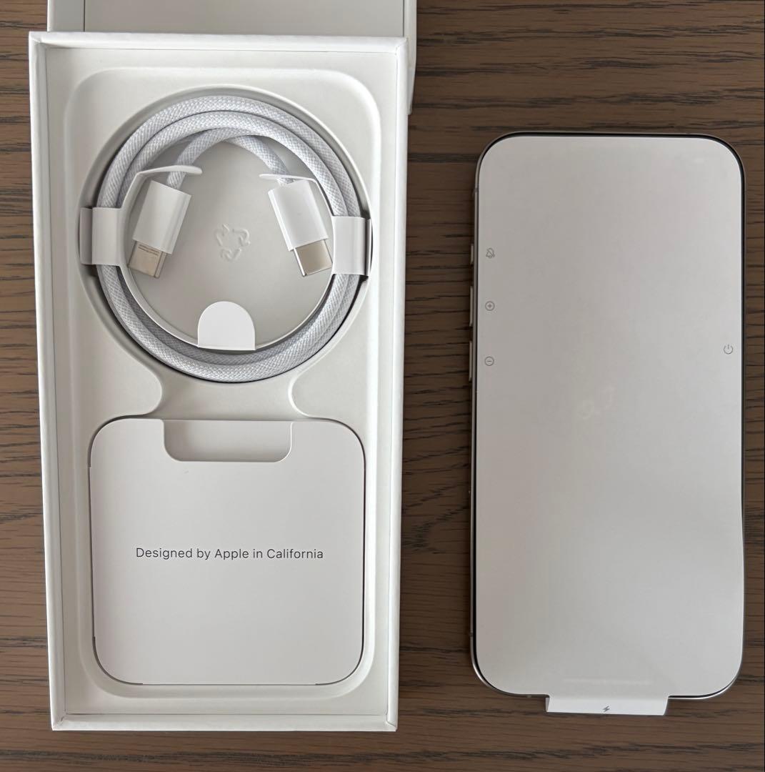 【美品】Apple ⭐︎ iPhone15 SIMフリー　チタニウム