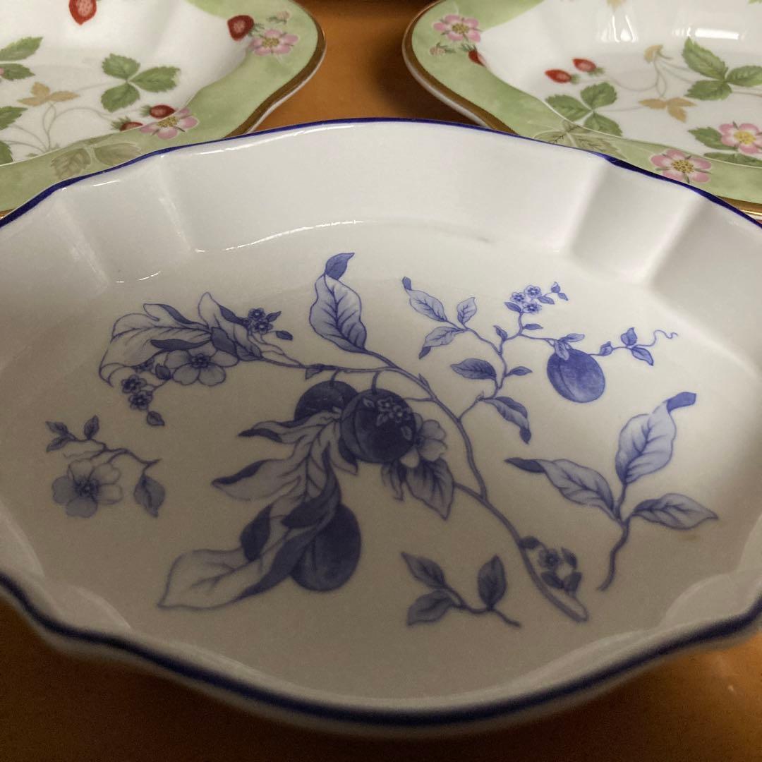 ウエッジウッド★シュガーミルク用お皿ワイルドベリー3枚とブループラム1枚の計4枚