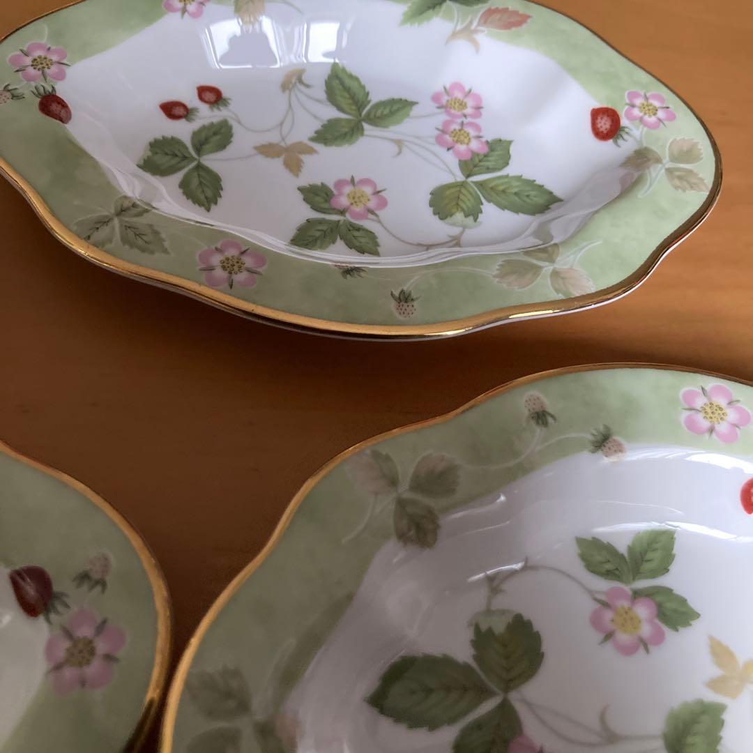 ウエッジウッド★シュガーミルク用お皿ワイルドベリー3枚とブループラム1枚の計4枚