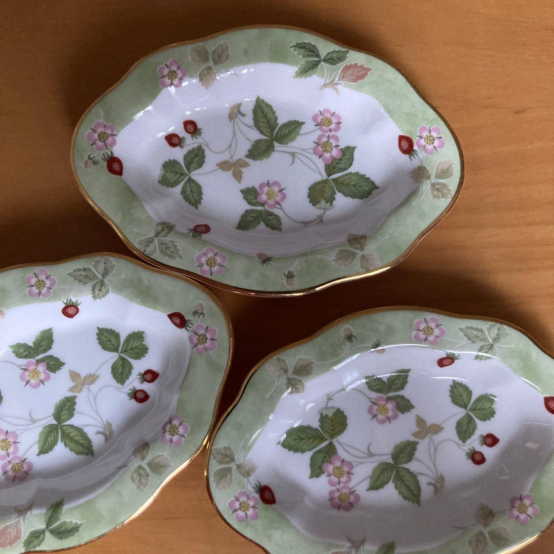 ウエッジウッド★シュガーミルク用お皿ワイルドベリー3枚とブループラム1枚の計4枚