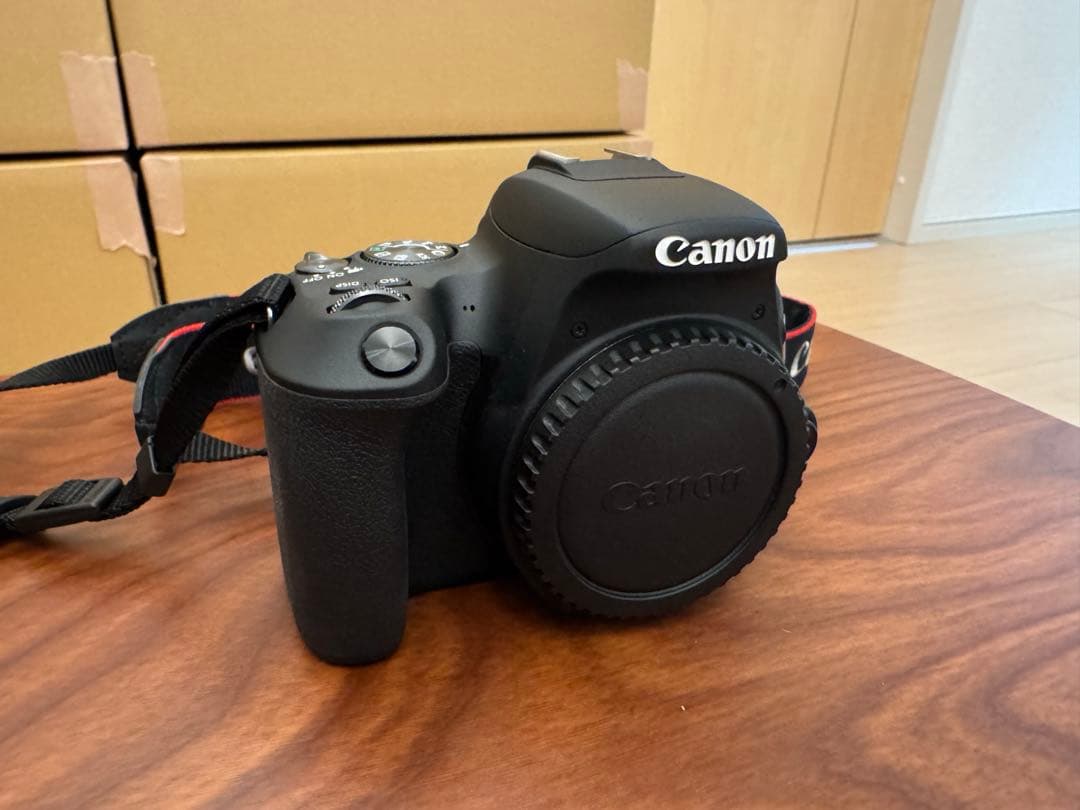 Canon EOS Kiss X9 ダブルズームキット（カメラバッグ付き）