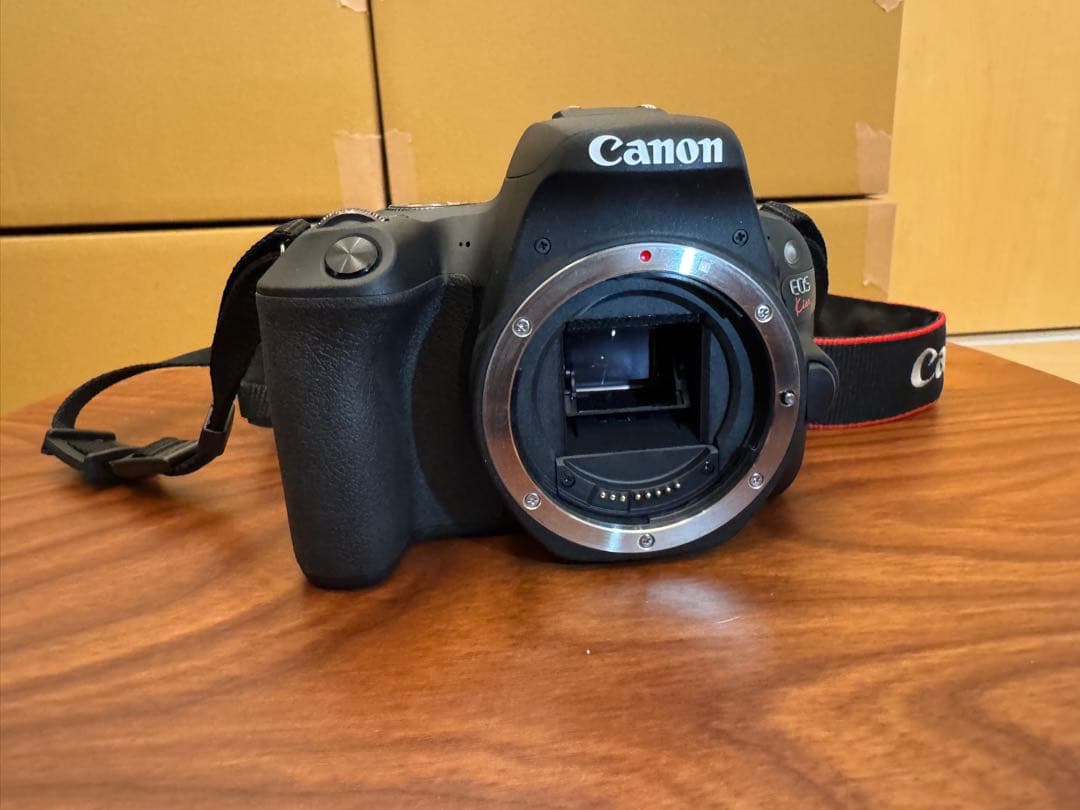 Canon EOS Kiss X9 ダブルズームキット（カメラバッグ付き）